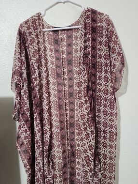 Brandy Melville Burgundy and Cream Sheer Patterned Kimono